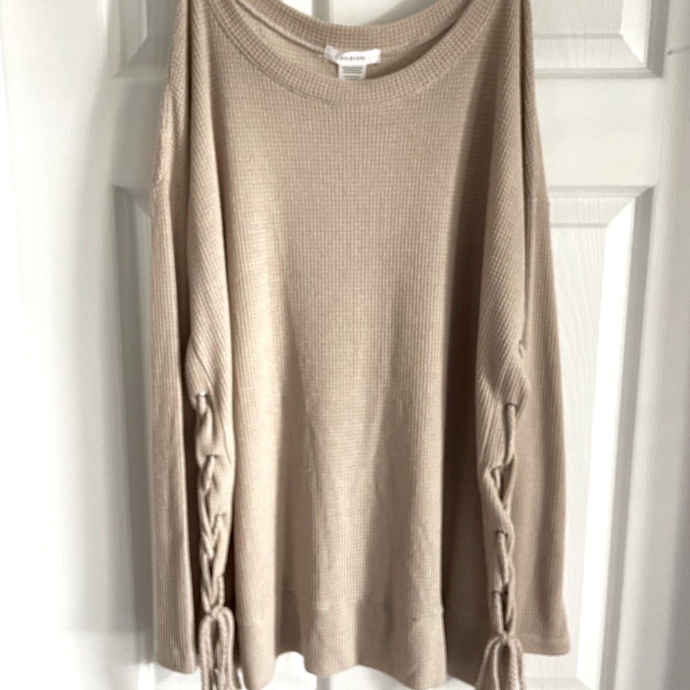 NWOT waffle knit top with side grommet/tie details.